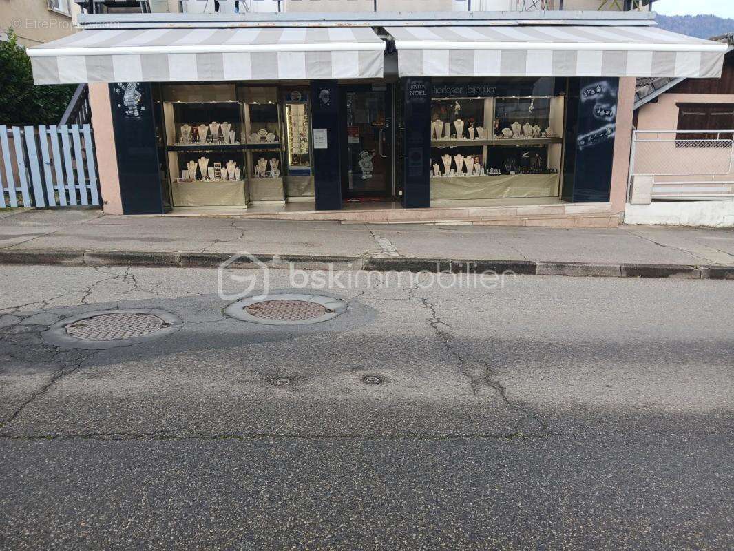 Commerce à LA ROCHETTE