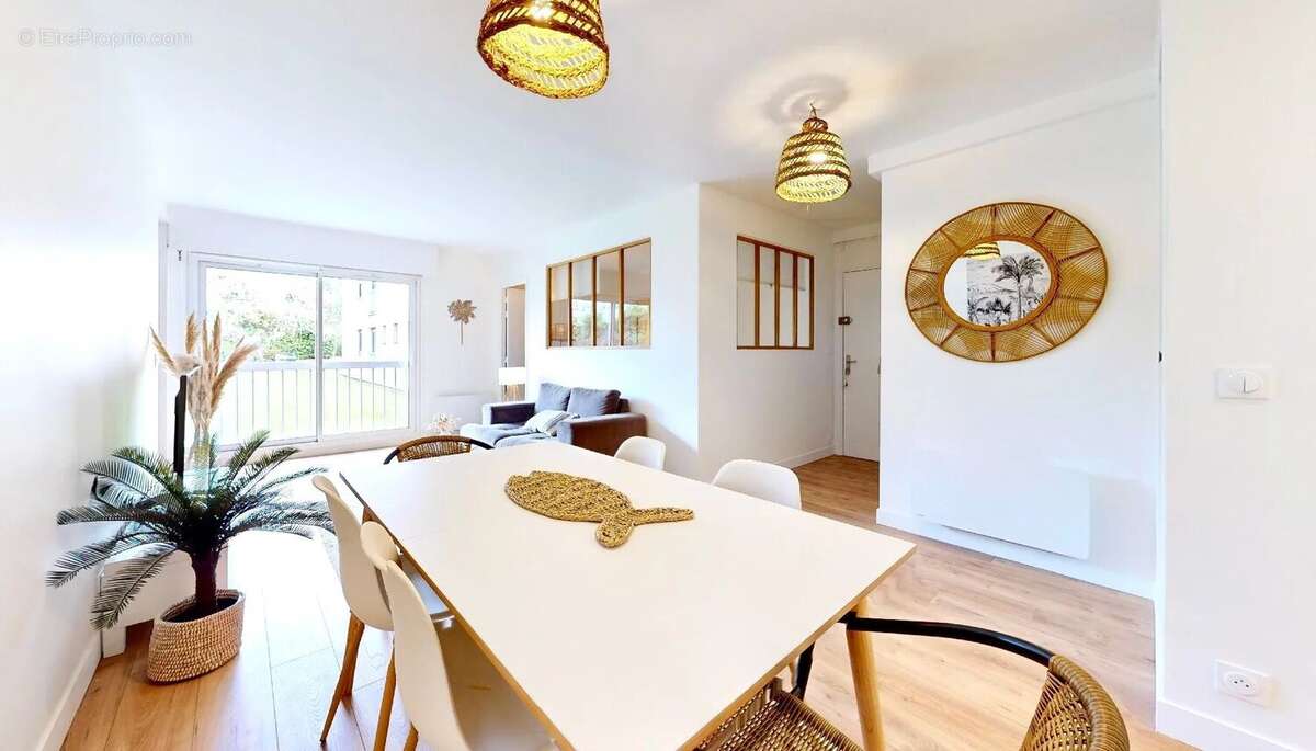 Appartement à LA GARENNE-COLOMBES