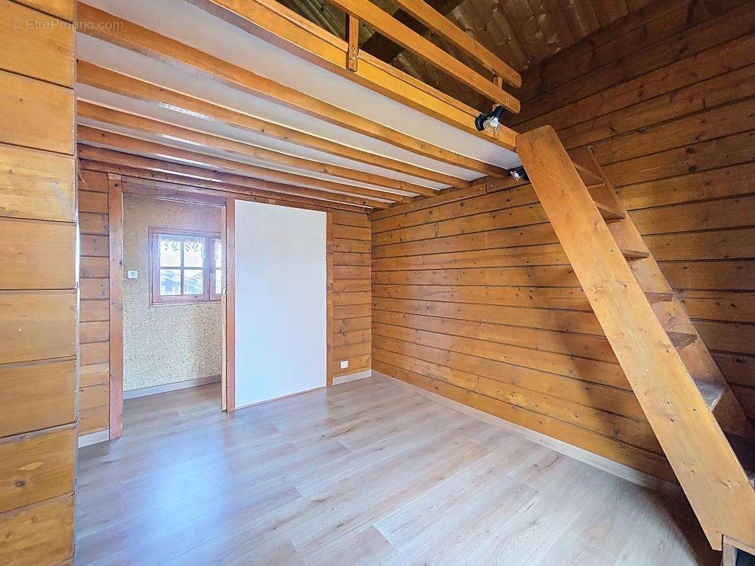 Maison à LA ROCHE-SUR-FORON