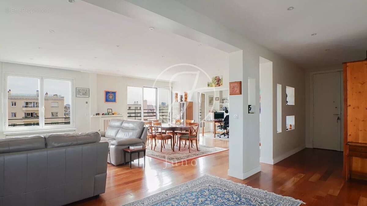 Appartement à PARIS-16E