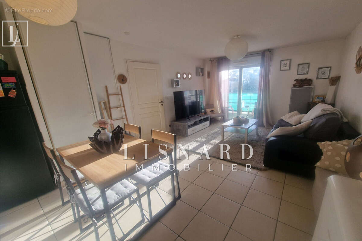 Appartement à VALLAURIS