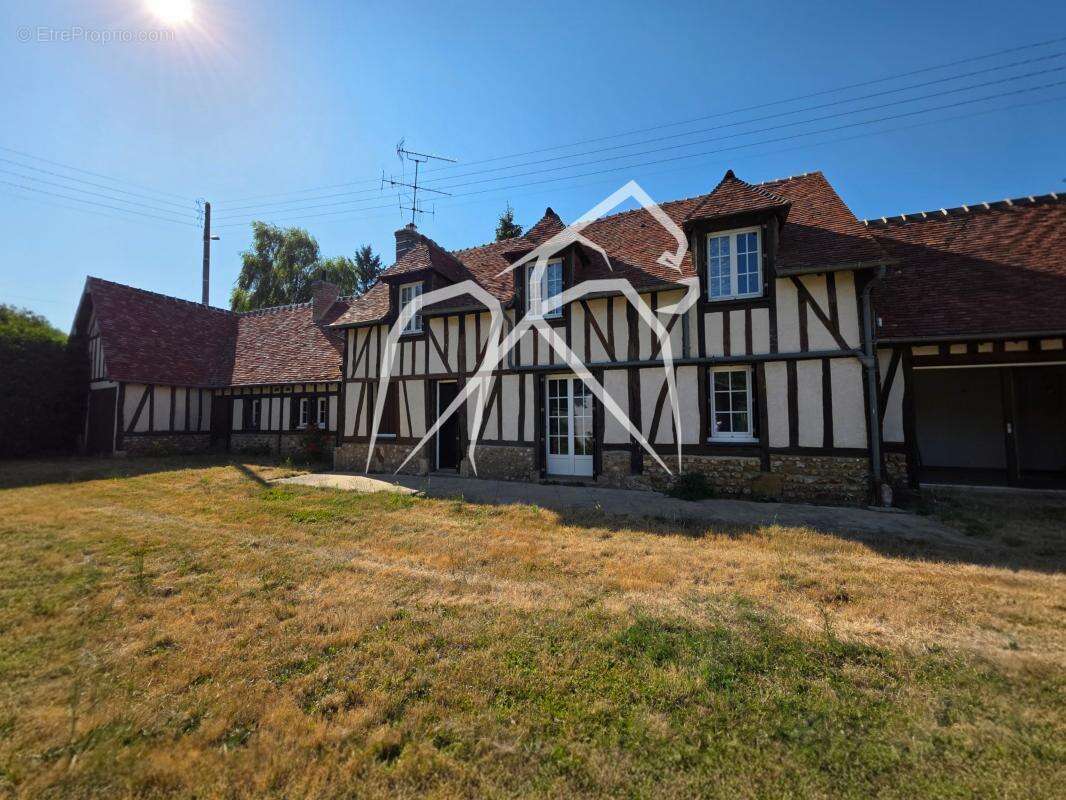 Maison de caractère  de 177 m² avec fort potentiel d'aménagement  La Ferrière-sur-Risle 27760  - photo 2