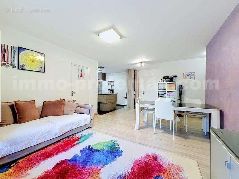 Appartement_T3_Annemasse_Genève_Ceva_tramway_Suisse_investissement_hyper_centre_Séjour_cuisine_ouverte_ - Appartement à ANNEMASSE