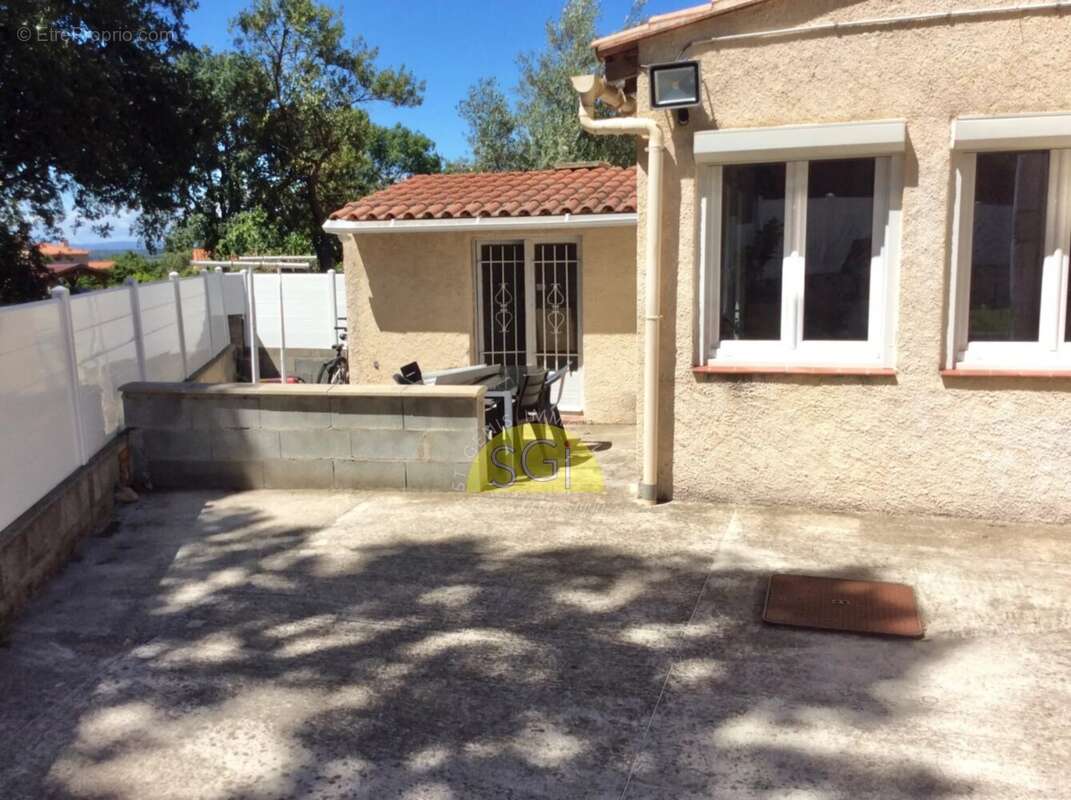 Maison à VILLELONGUE-DELS-MONTS