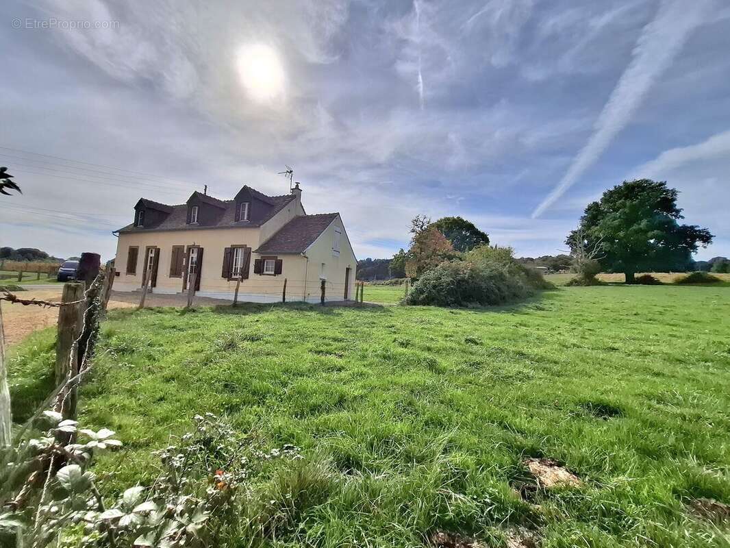 Maison 104 m² à Sainte-Sabine-Sur-Longeve  - photo 6