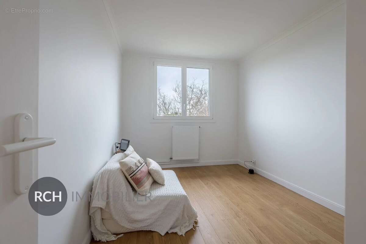 Appartement à NEAUPHLE-LE-CHATEAU