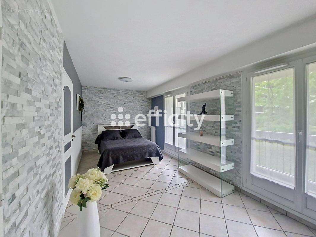 Appartement à SAINT-GRATIEN