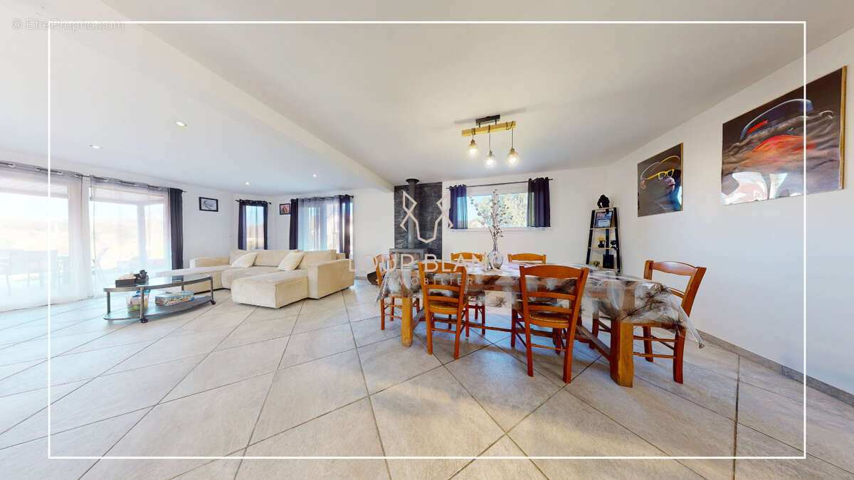 Maison à CHAMPAGNEY