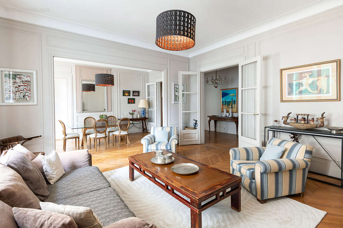 Appartement à PARIS-7E