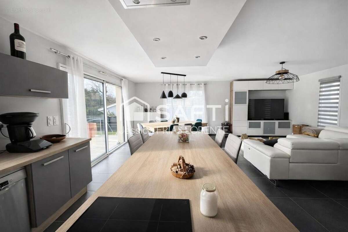 Photo 2 - Maison à FARGUES-SAINT-HILAIRE