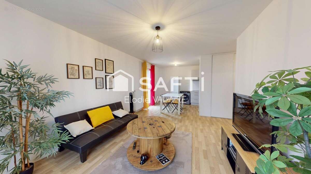 Photo 2 - Appartement à L'ISLE-D'ABEAU