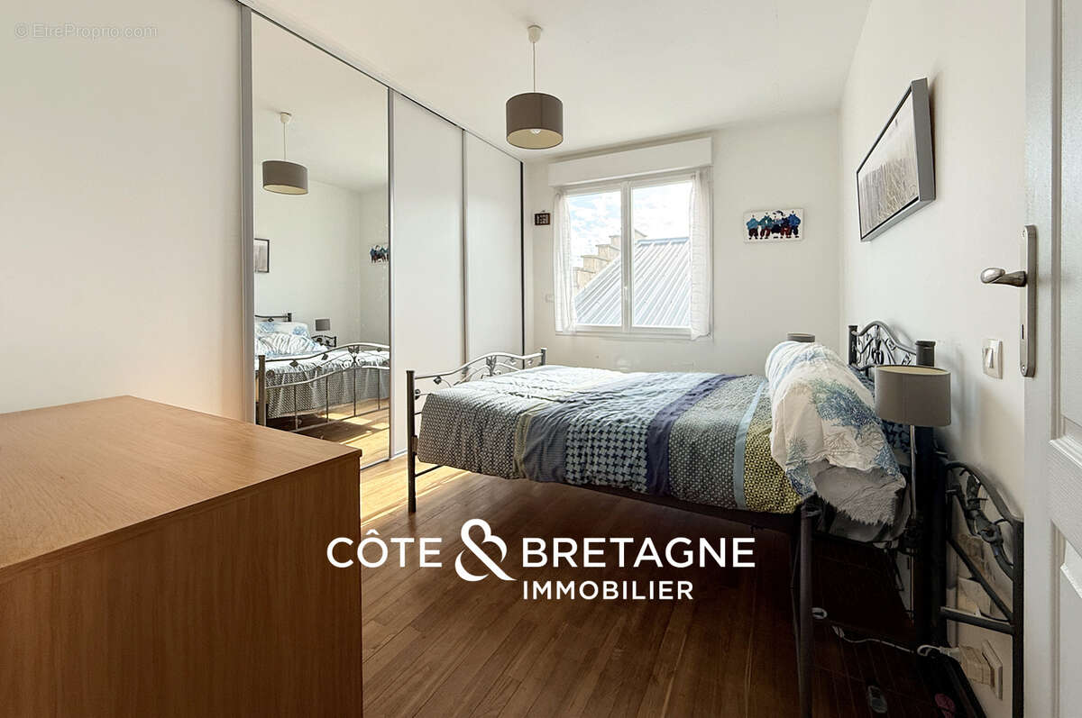 À Pleumeur-Gautier, une maison chaleureuse avec un hangar de 150 m2 aux beaux volumes. - photo 11