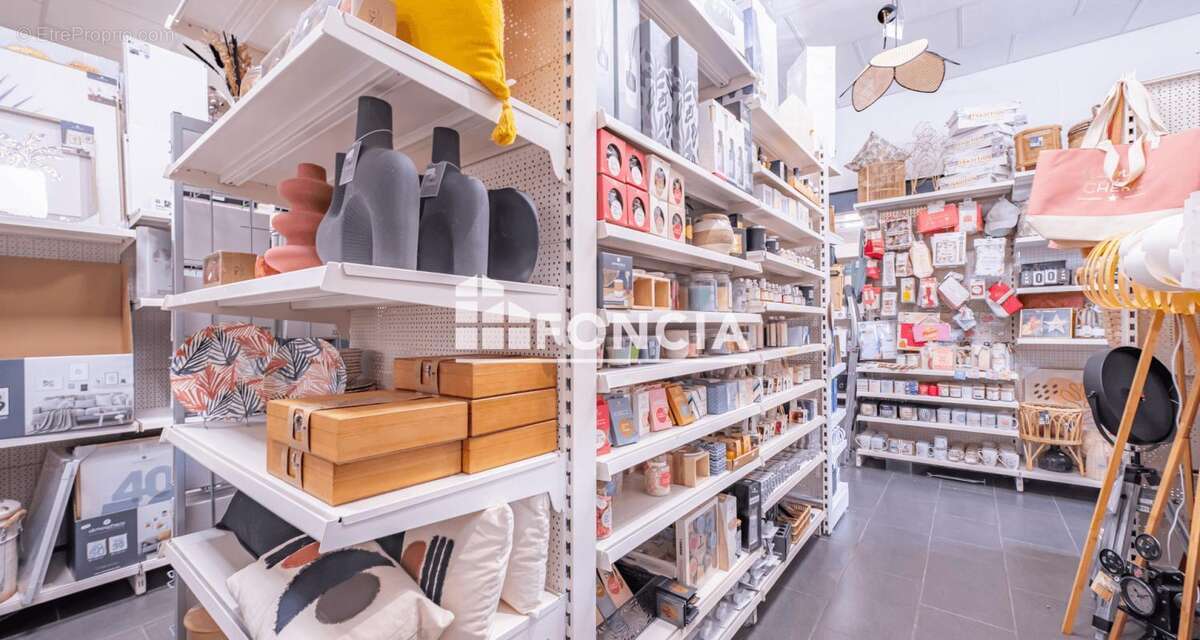 Commerce à SAINT-CLAIR-DU-RHONE