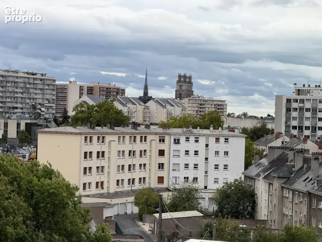 à Orléans : appartement 4 pièces avec 2 places parking et balcon traversant ascenceur - photo 3