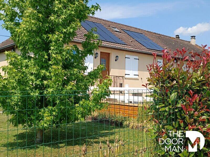 Maison à NEAUPHE-SOUS-ESSAI