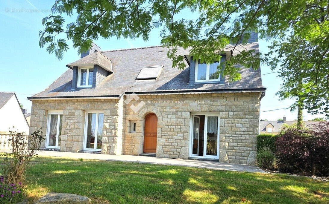 Maison à SAINT-AVE