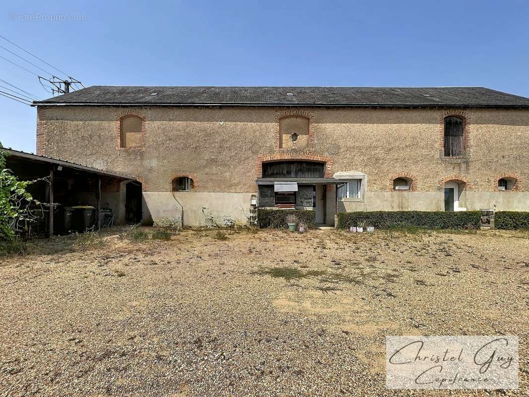 Sarthe (72), Propriété à vendre sur plus de 4 hectares, habitation et nombreuses dépendances et espaces de stockage, fort potent - photo 8