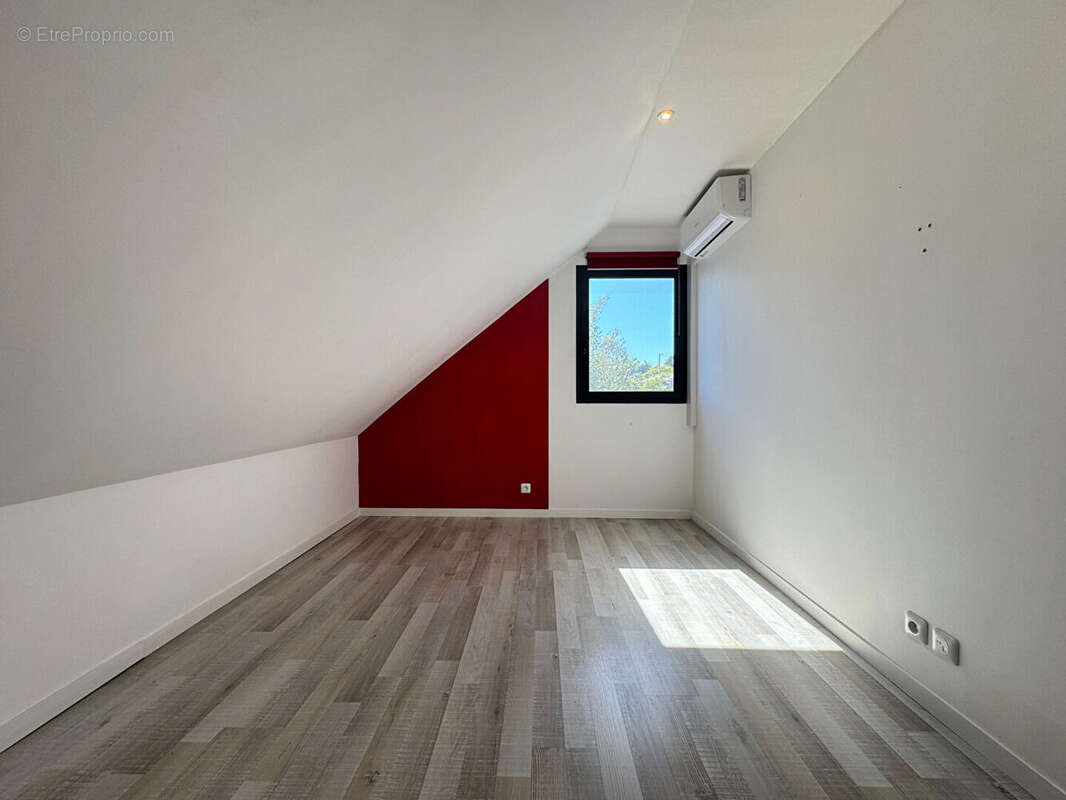 A VENDRE - La Montagne proche Ruisseau Blanc - Villa contemporaine T7 avec piscine, garage et vue mer - photo 17
