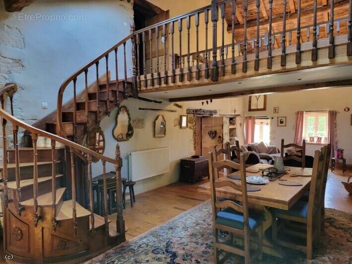 Maison à NANTEUIL-EN-VALLEE