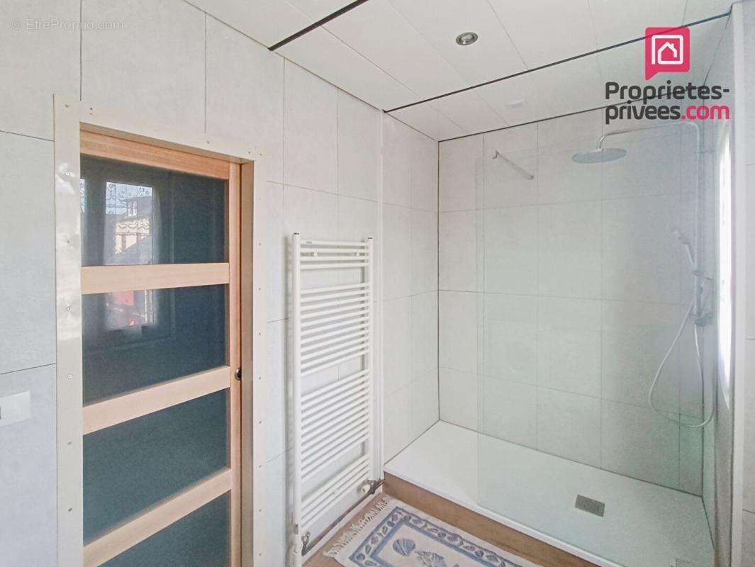 Maison à SAINT-ETIENNE-DU-ROUVRAY