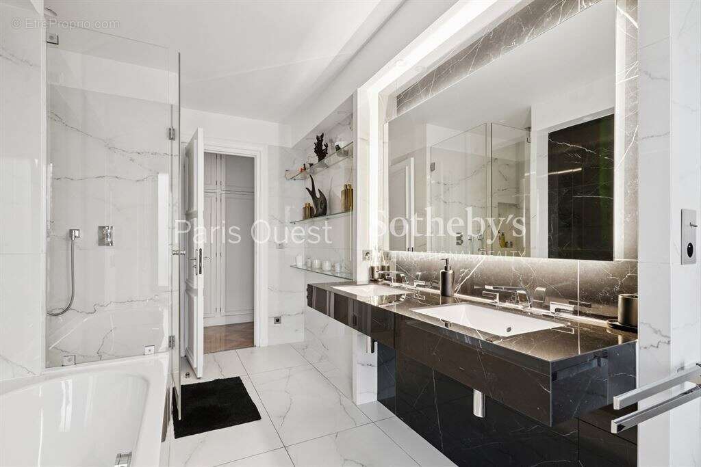 Appartement à NEUILLY-SUR-SEINE