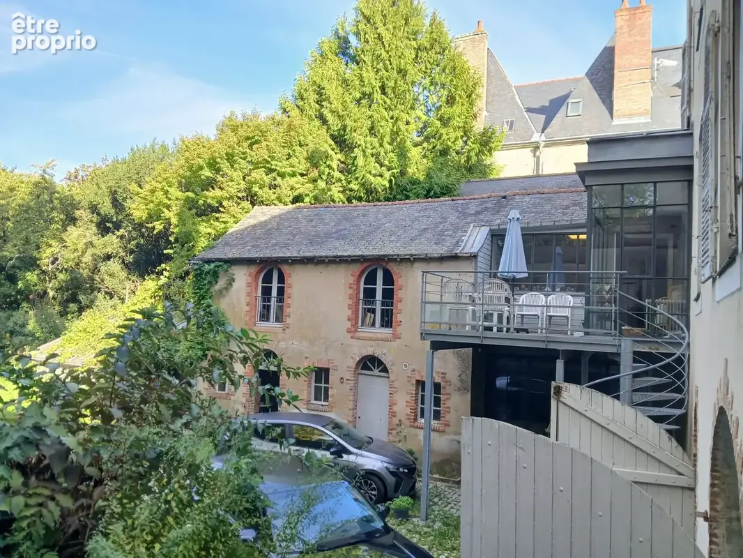 Maison 10 pièces 370 m² à vendre à Laval (53000) - photo 2