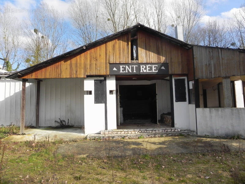 Commerce à BEAUMONT-EN-VERON