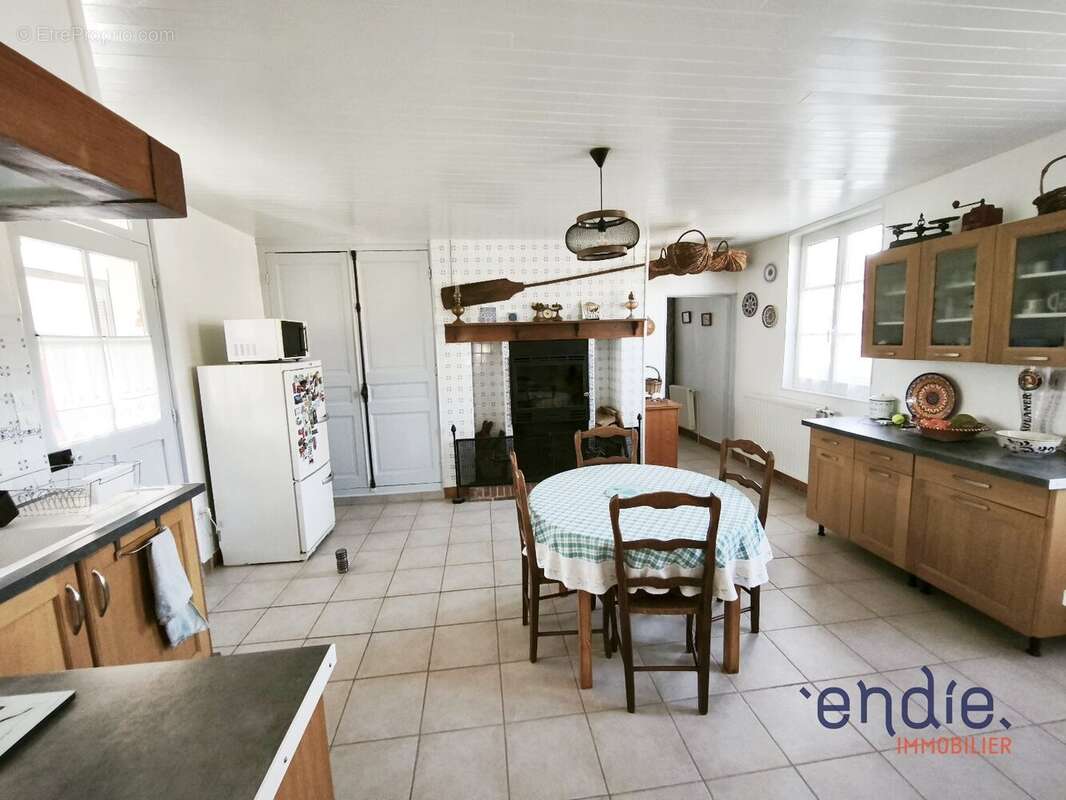 Maison familiale rénovée avec 4 chambres garage et jardin - photo 7