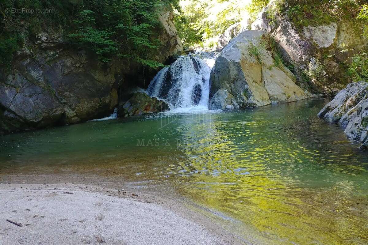 Maison à SAINT-LAURENT-DE-CERDANS