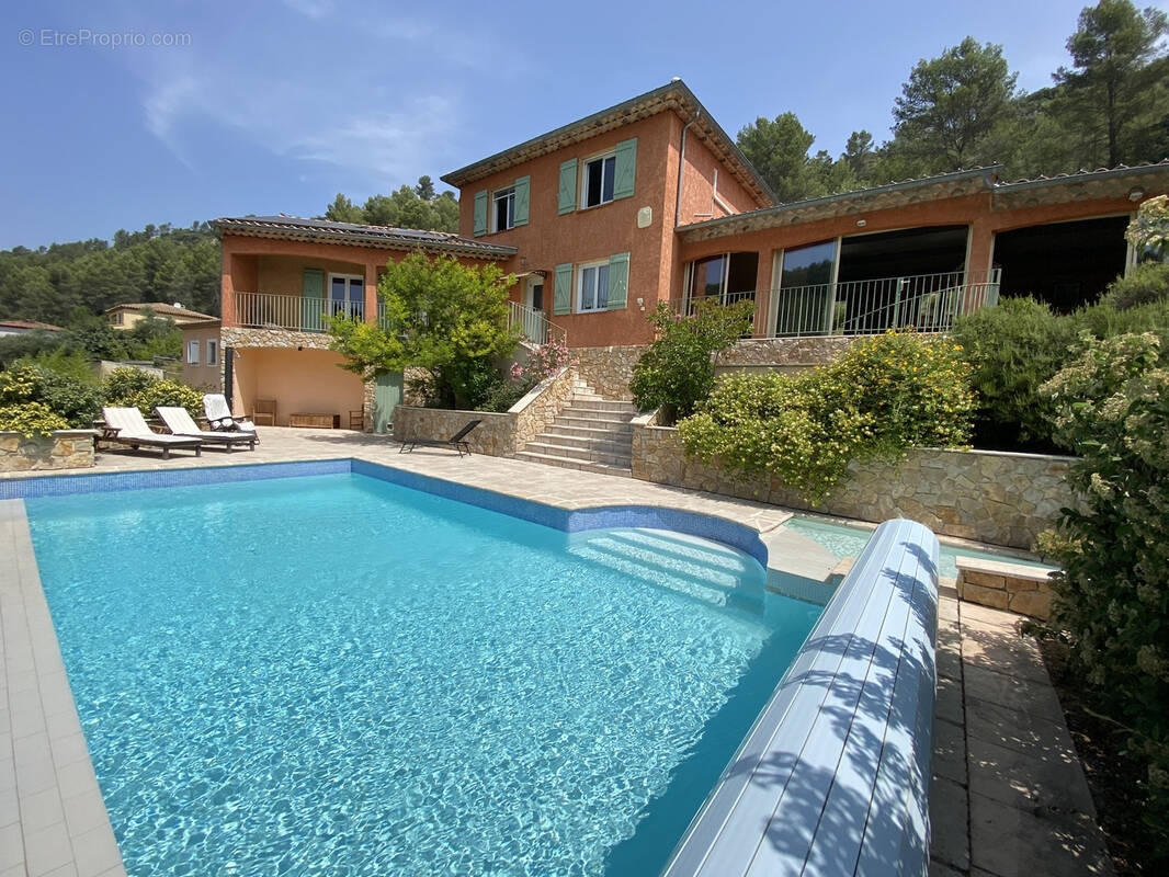 Maison à VINS-SUR-CARAMY