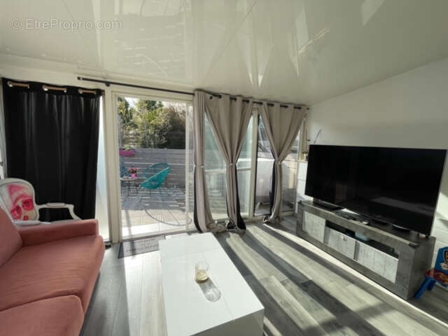 Maison à VIC-LA-GARDIOLE