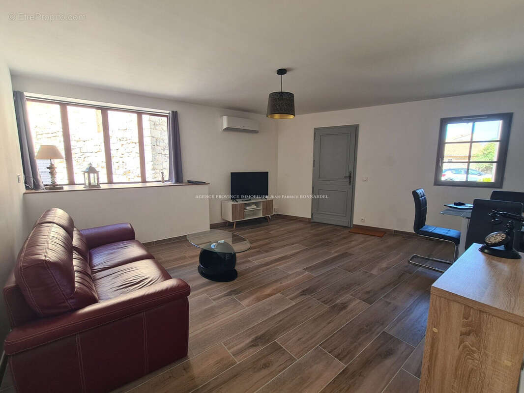 Maison 61 m² à Saint-Restitut  - photo 6