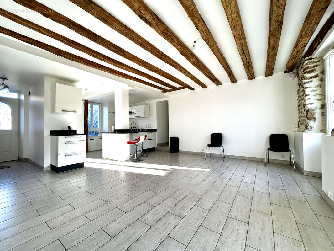 Maison à LA CELLE-SUR-MORIN