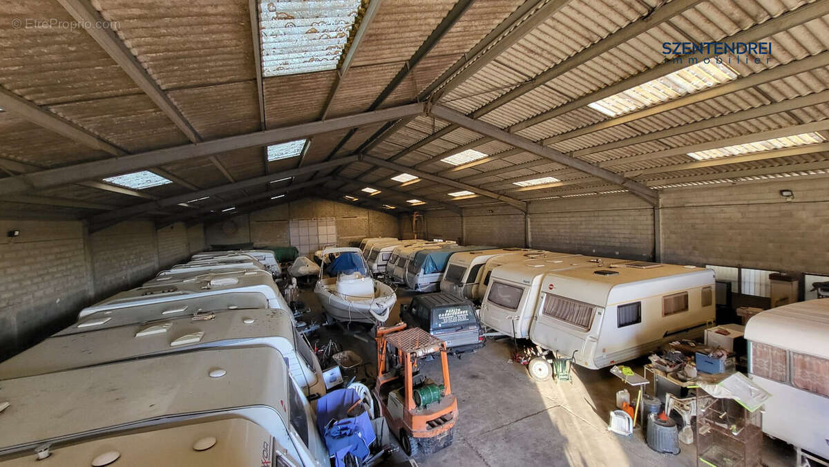 Commerce à SAINT-LAURENT-D'AIGOUZE