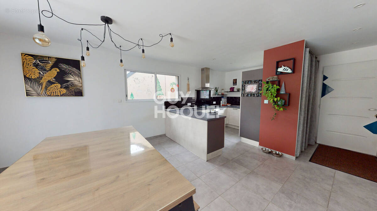 Maison à LE VAL-SAINT-PERE