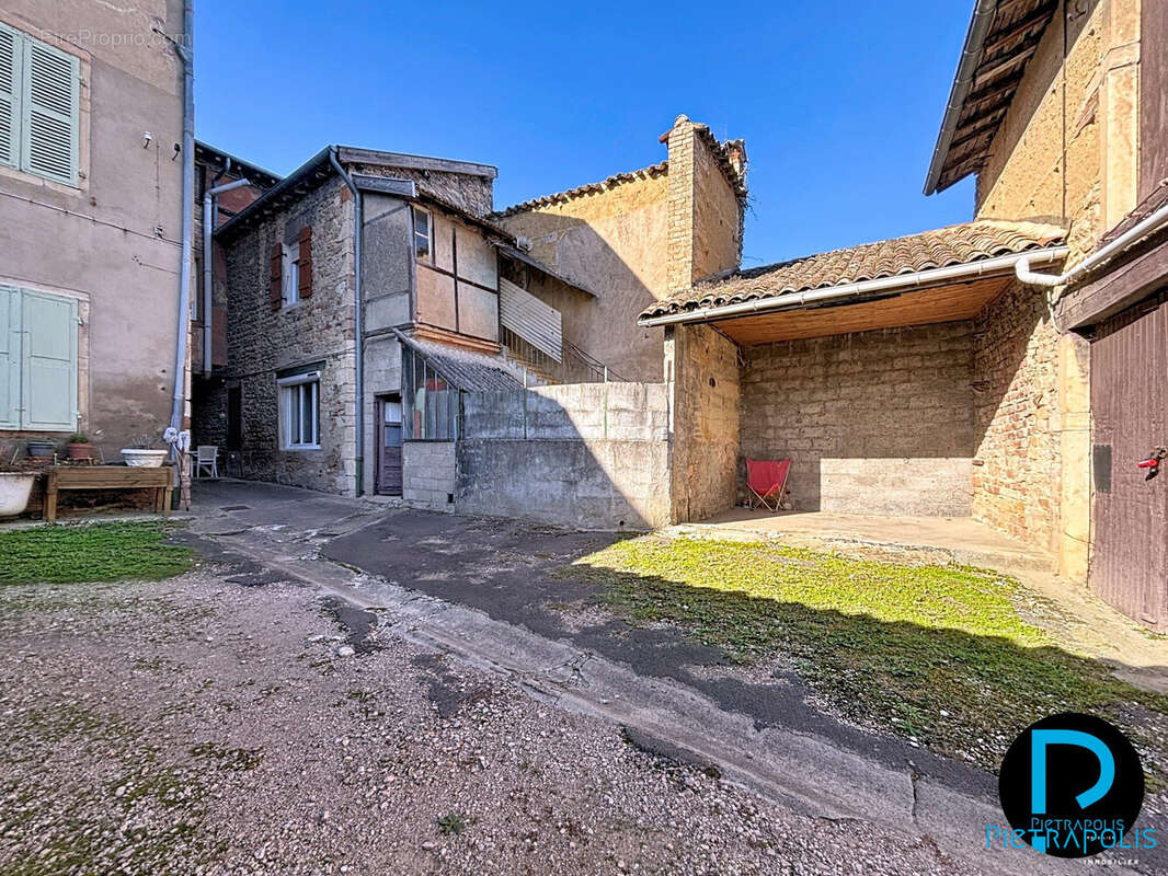 Appartement à BAGE-LE-CHATEL