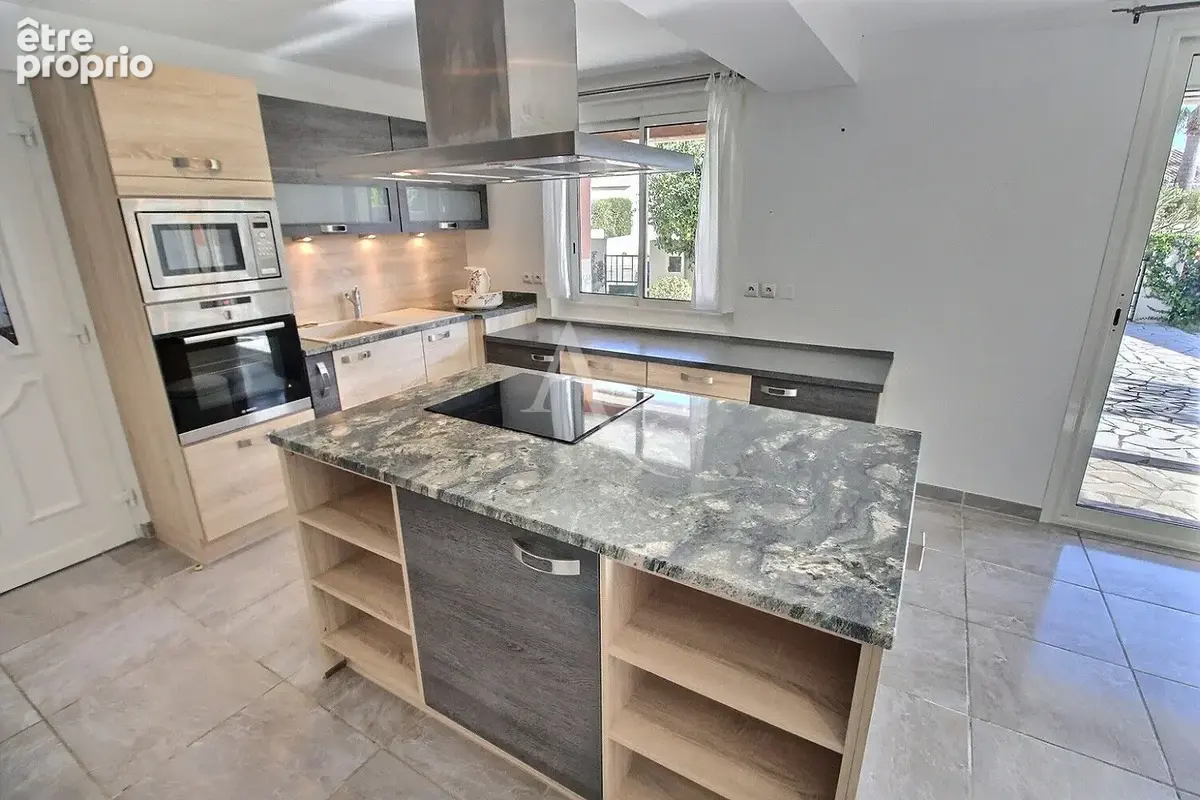 À vendre  ideal investisseur locatif villa 3 faces de 270 m² sur terrain de 390 m² - photo 3