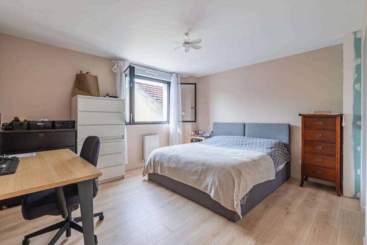 Maison de 5 pièces de 127 m² à Choisy-le-Roi - photo 8