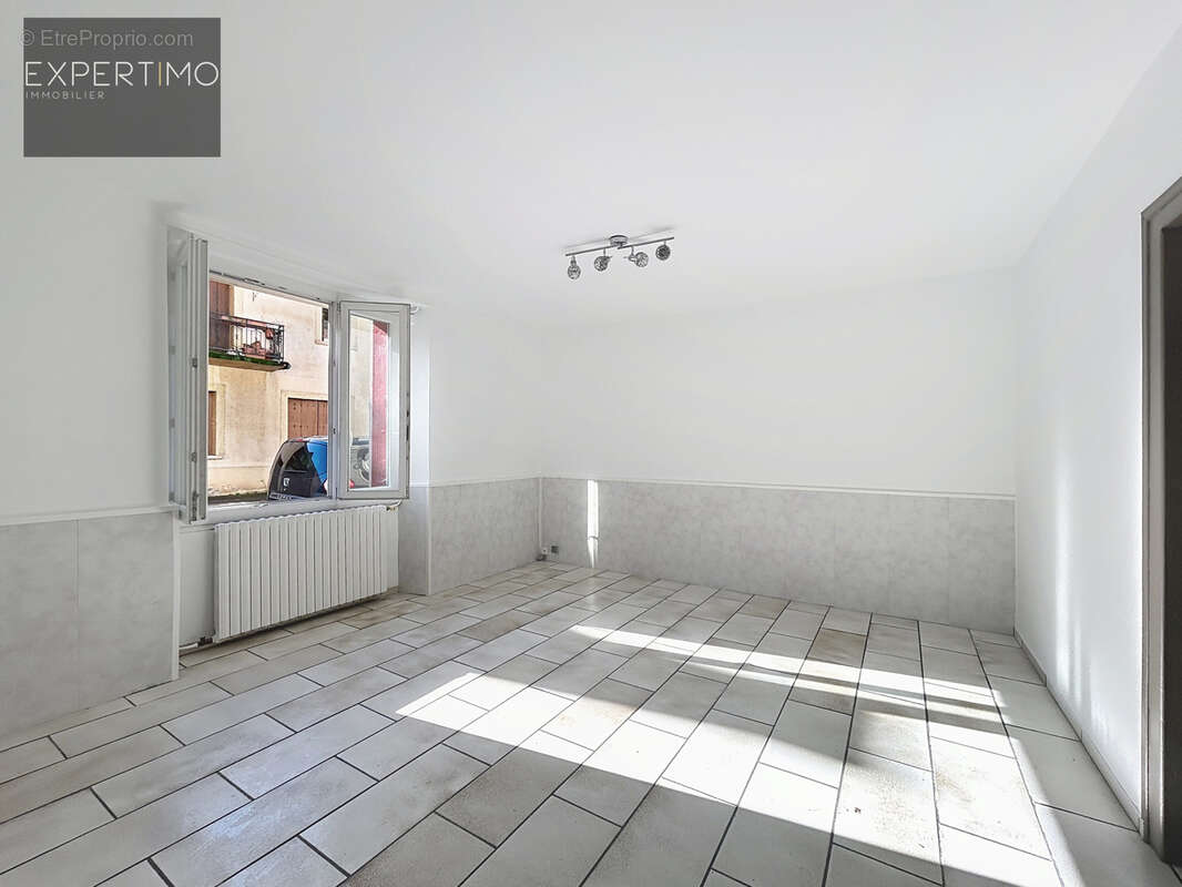 Maison de ville avec jardin et toiture neuve - photo 4