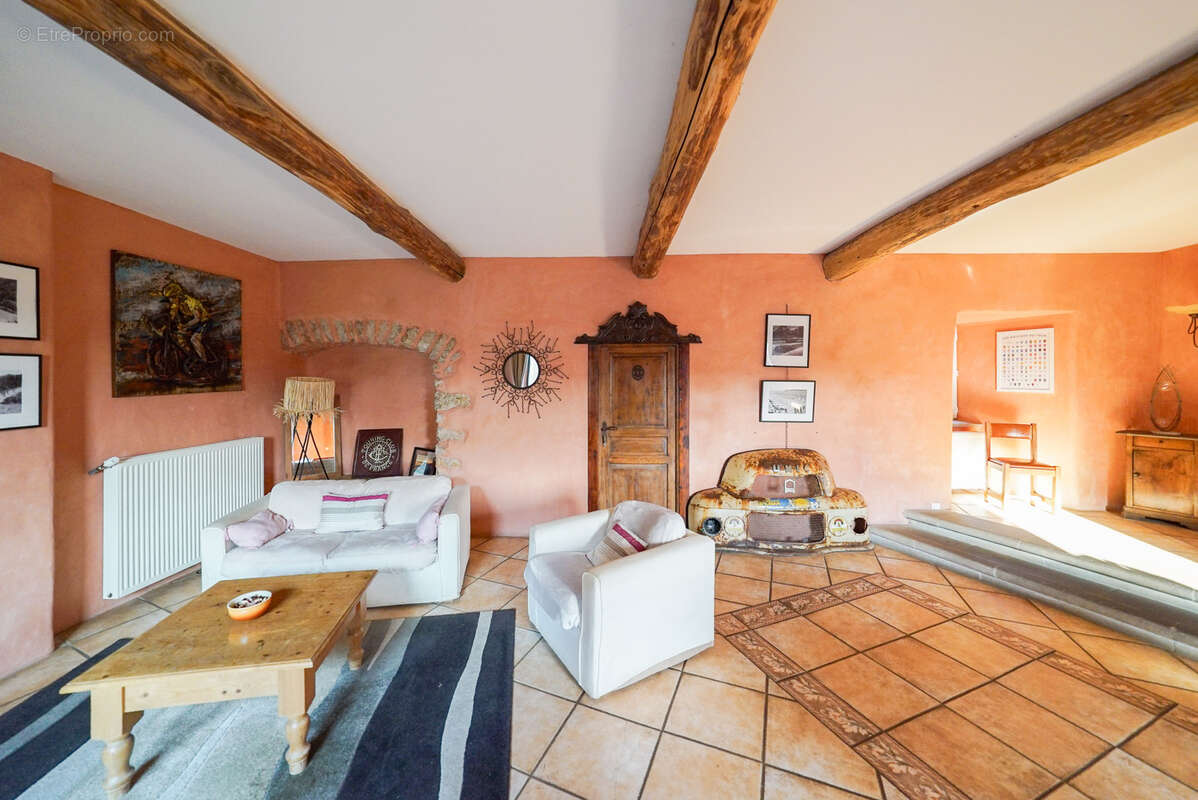 Maison à CASTANET-LE-HAUT