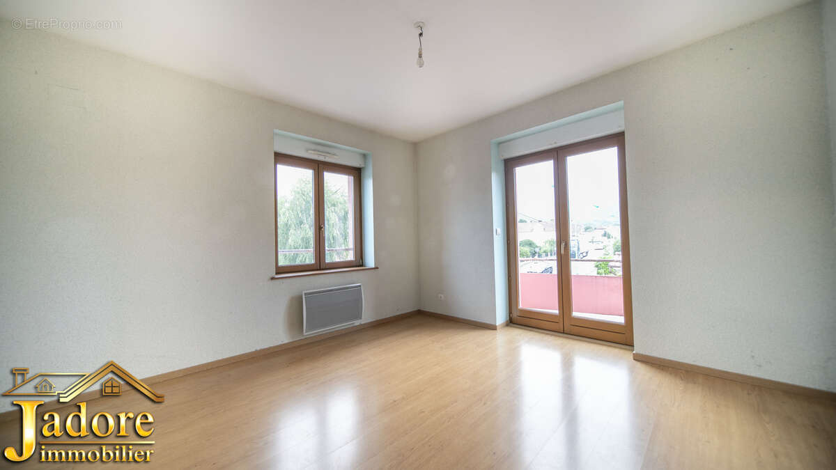 Appatrtement f4 1er etage - photo 2