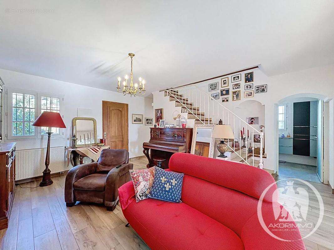 Maison à CASTAGNIERS