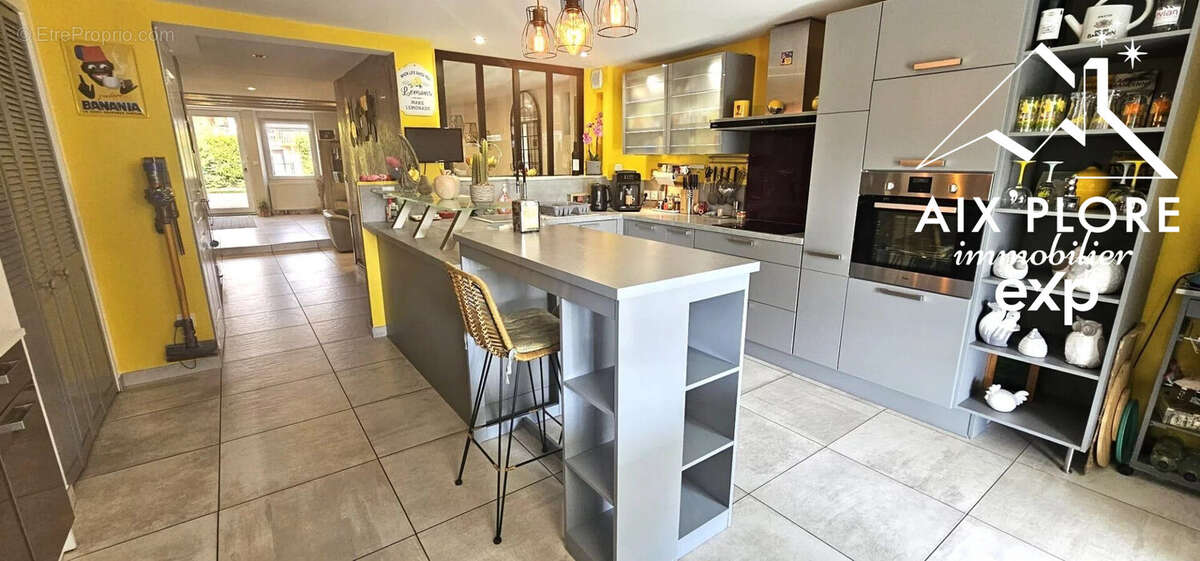 Maison 220 m² à Saint-Jean-Le-Vieux  - photo 8