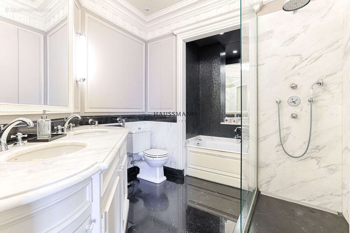 Appartement à PARIS-8E