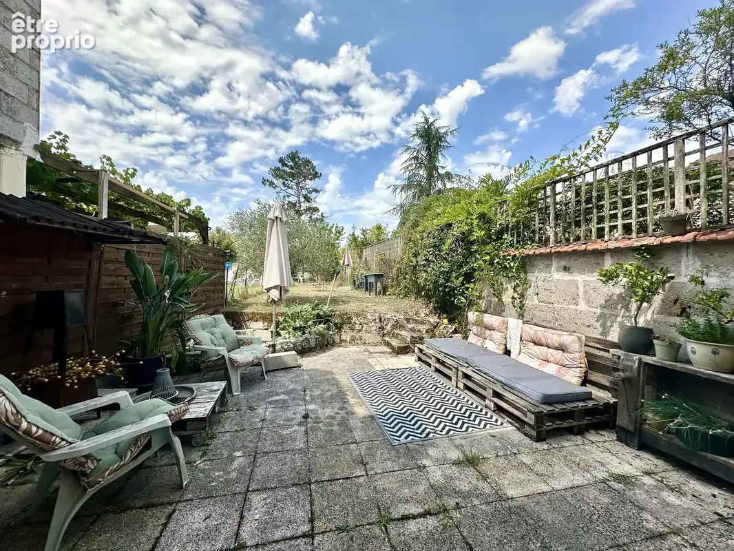 Maison de village bien présentée et bien entretenue, située dans une bastide prisée. - photo 3