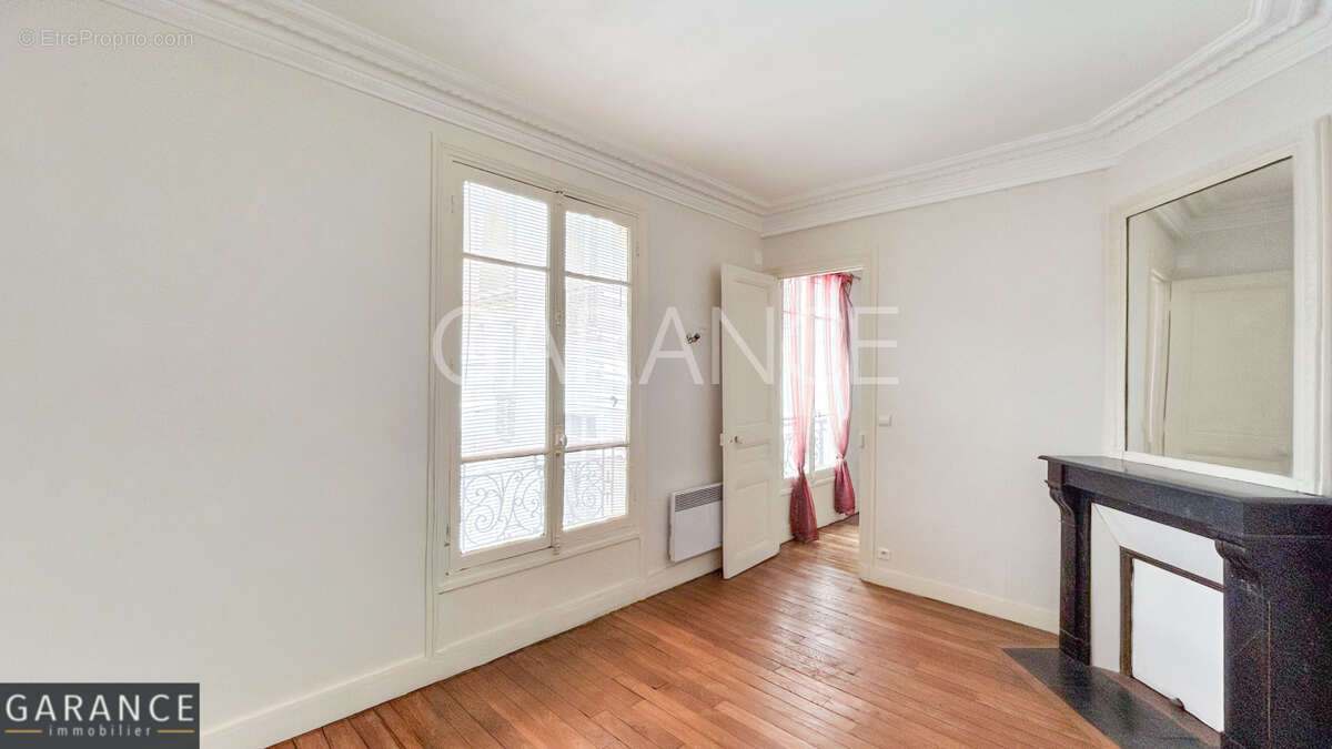 Appartement à PARIS-14E