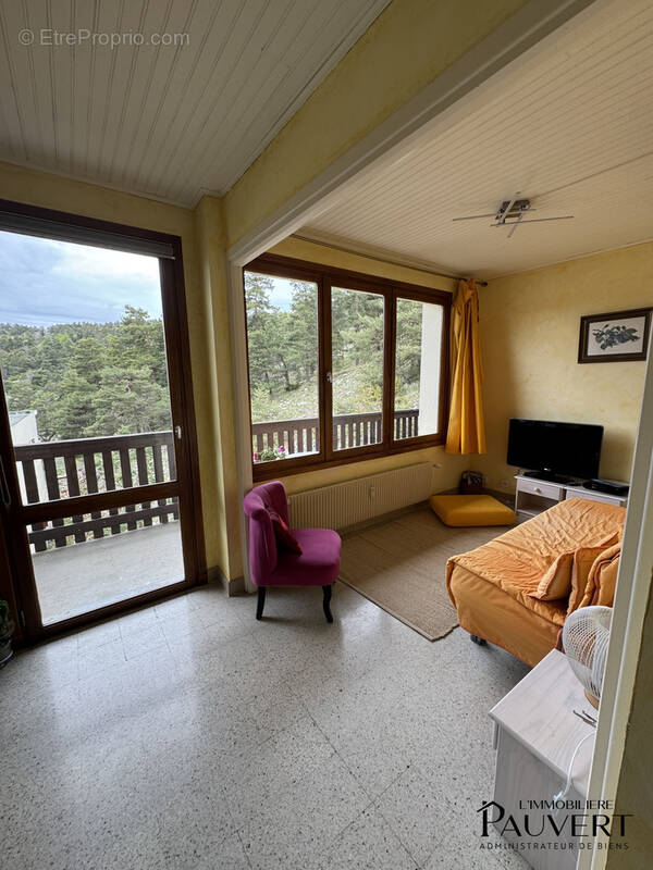 Appartement à GREOLIERES
