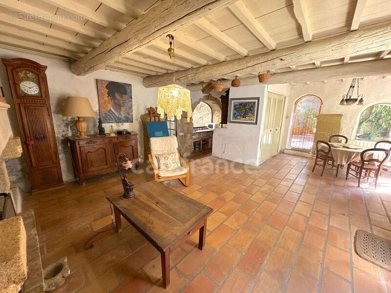 Maison à MEYNES