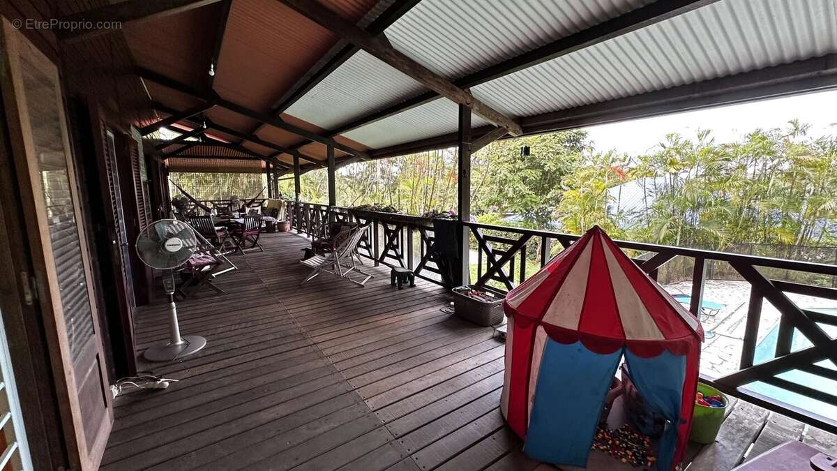 Maison à REMIRE-MONTJOLY