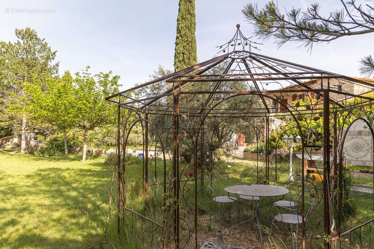 Maison à GORDES